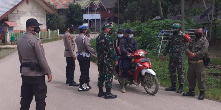 Personel Polsek Seruyan dan Tim Gabungan Tengah Lakukan Operasi Yustisi