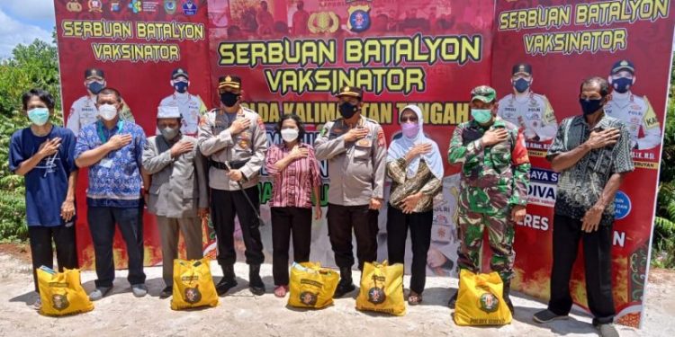 Kabiddokes Polda Didampingi Kapolres Seruyan Berikan Tali Asih