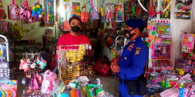 Cegah Pelanggaran Prokes, Satpolairud Patroli Pasar Saik Kuala Pembuang