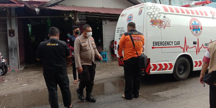 Geger Warga Temukan Mayat Bersimbah Darah di Dalam Barak