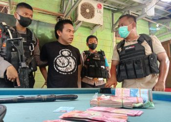 Polisi Gerebek Rumah Bandar Sabu di Komplek Puntun, Temukan Puluhan Sajam