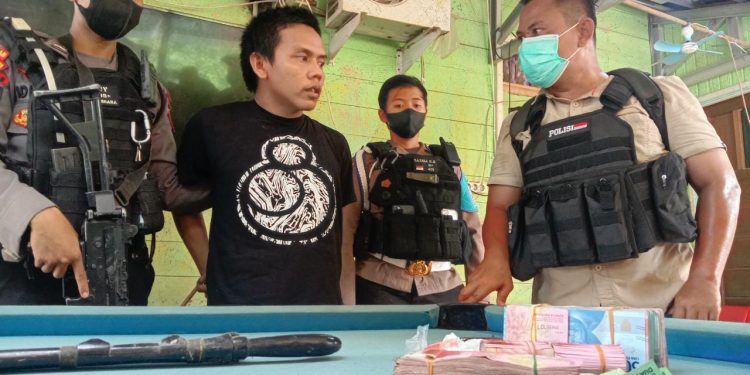 Polisi Gerebek Rumah Bandar Sabu di Komplek Puntun, Temukan Puluhan Sajam