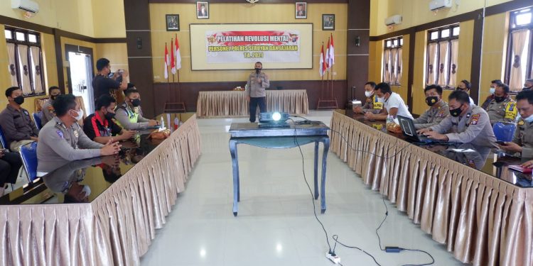 Waka Polres Pimpin Pelatihan Revolusi Mental kepada Personel