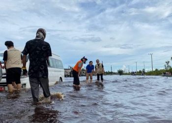 Ratusan Kendaraan Terjebak Antrean Panjang Jl Palangka Raya-Bukit Rawi        