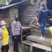 Secara Door to Door, Polsek Arut Utara Gelar Vaksinasi ke Masyarakat