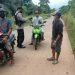 Personil Polsek Danau Sembuluh Tegur Warga Tak Memakai Masker
