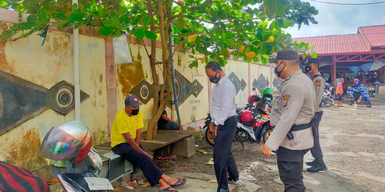 Tim Yustisi Polres Seruyan Sampaikan Prokes ke Warga Kuala Pembuang