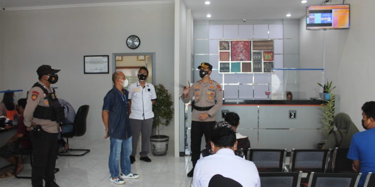 Kapolres Seruyan Bersama Kasat Intelkam Tinjau Fasilitas BRI
