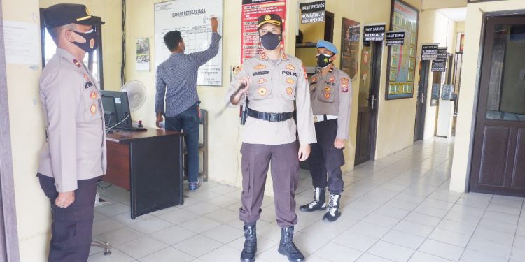 Kapolres Cek Kesiapsiagaan Personil Piket Penjagaan Polsek Seruyan Hilir