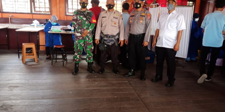 Kasatpolairud Laksanakan Pengamanan Vaksinasi Covid-19 di Sekolah