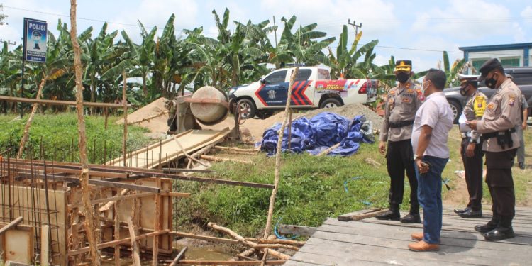 Kapolres Seruyan Cek Progres Pembangunan Box Culvert