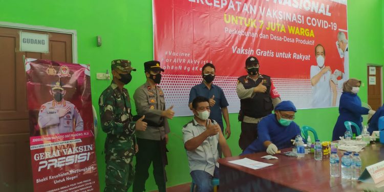 Polres Seruyan Monitoring dan Amankan Gernas Percepatan Vaksinasi