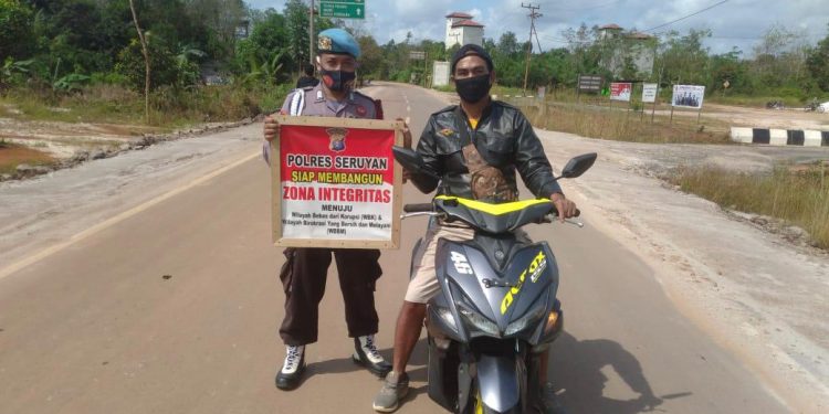 Polsek Danau Sembuluh Kunjungi Warga Sukseskan Zona Integritas