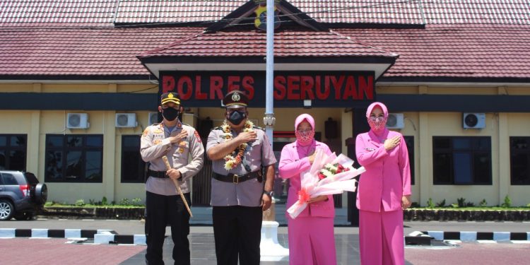 Polres Seruyan Gelar Upacara Purna Bhakti Melepas Kasi Humas