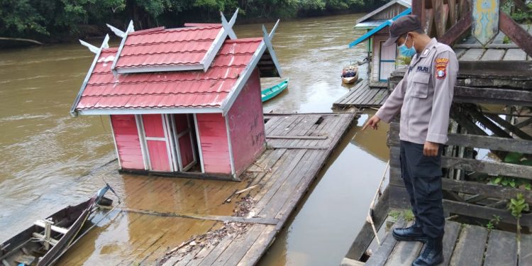 Polsek Seruyan Hulu Rutin Cek Debit Air Sungai Seruyan