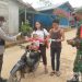 Personel Polsek Danau Sembuluh Bagikan Masker Gratis ke Masyarakat