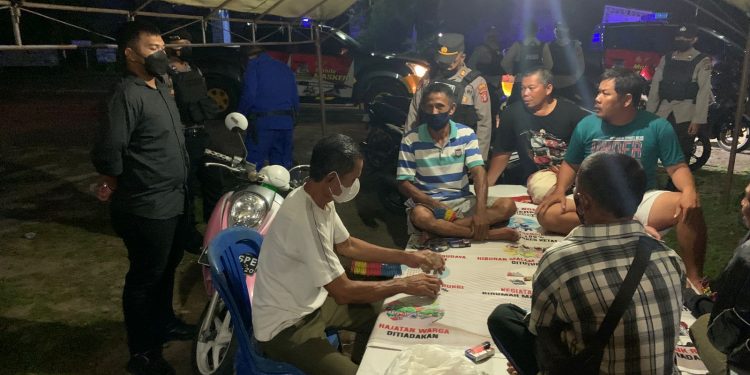 Meski Hari Libur, Gabungan Personil Polres Seruyan Laksanakan Operasi Yustisi