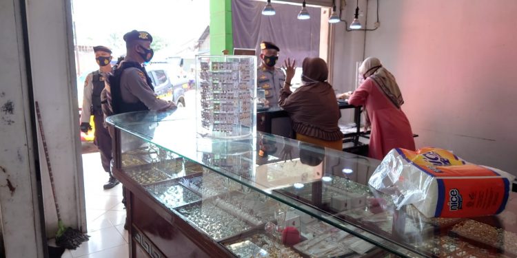 Samapta Polres Seruyan Lakukan Patroli di Toko Emas