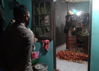 Ibu Temukan Anaknya Gantung Diri di WC