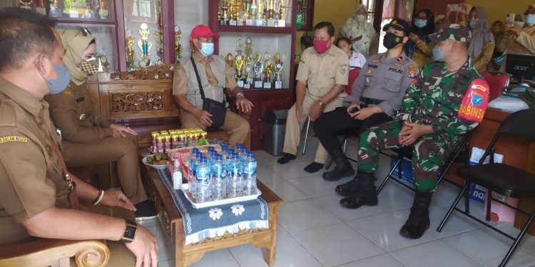 Kapolsek Hanau Bersama Muspika Dampingi Kunker Wabup Seruyan