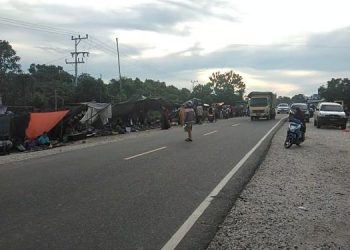 Warga Kuatir Karena Pasar Pindah ke Pinggir Jalan Raya