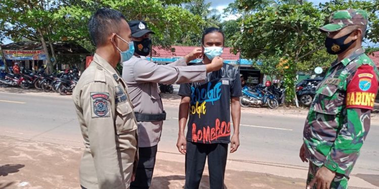 Polsek Danau Sembuluh Sosialisasi Tentang Prokes