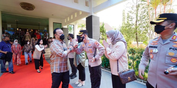 Kapolres Seruyan Beserta Ketua Bhayangkari Lepas Kadiv Humas Polri