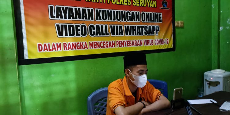 Tahanan di Polres Seruyan Bisa Dibesuk Secara Online