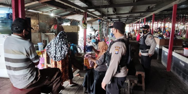 Tim Yustisi Polres Seruyan Berikan Himbauan Prokes Kepada Masyarakat