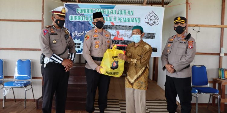 Kapolres Seruyan Jalin Silaturahmi, Bagikan Paket Sembako ke Pondok