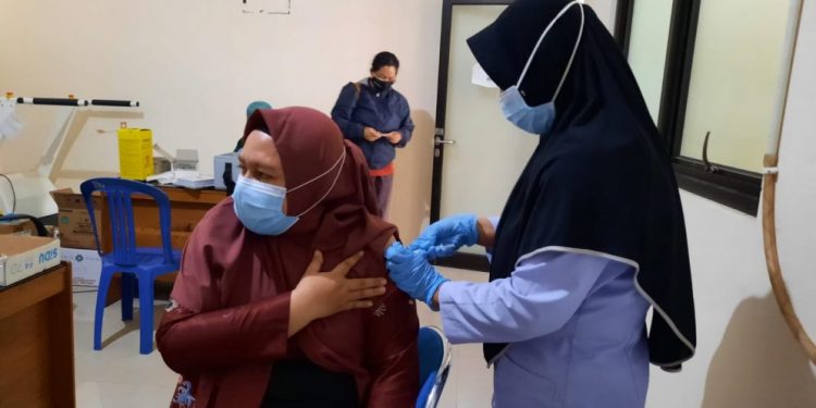 Vaksin Dosis Ketiga Beri Semangat Nakes di Palangka Raya