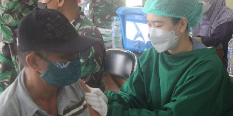 Dua Ribu Warga Palangka dan Menteng Divaksin