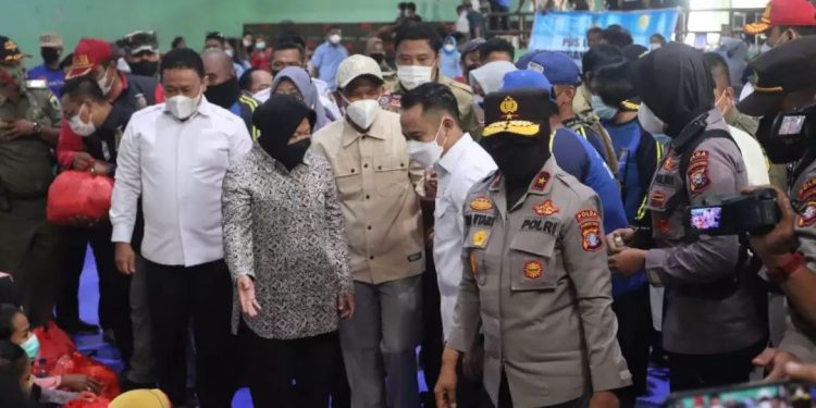Wakapolda Kalteng Dampingi Mensos Tinjau Korban Banjir di Palangka Raya