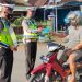 Sat Lantas Polres Seruyan Bagi Masker Untuk Masyarakat