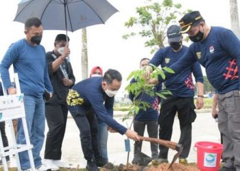 Wali Kota Ajak Masyarakat Kota Palangka Raya Menanam Pohon