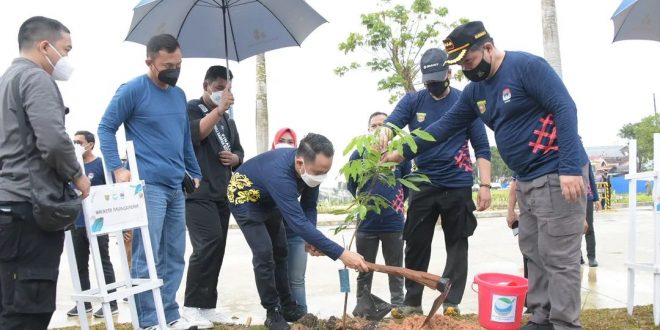 Wali Kota Ajak Masyarakat Kota Palangka Raya Menanam Pohon