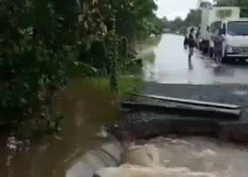 Gorong-gorong di Km 1 Jalan Kasongan-Kereng Pangi Jebol