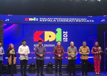 Walikota Palangka Raya Menerima Penghargaan Kategori Kesehatan