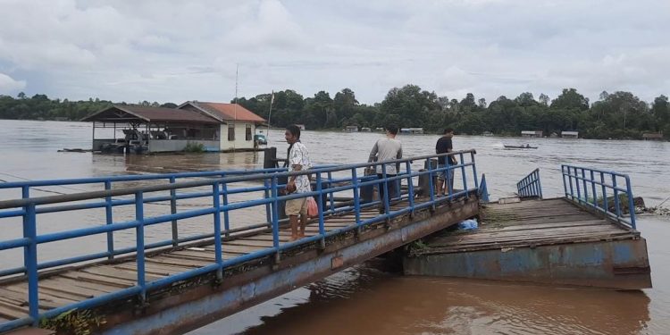 Dermaga Pelabuhan Pasar Lama Buntok Hanyut