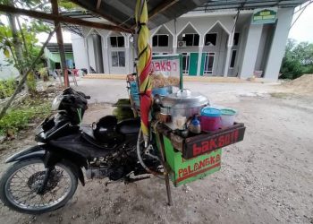 Sempat Numpang Pipis Penjual Pentol Tinggalkan Motor di Halaman Masjid
