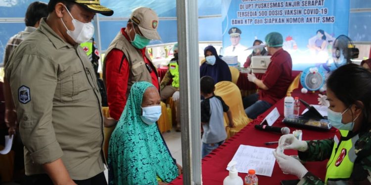 Wagub Tinjau Vaksinasi Massal di Kapuas dan Pulang Pisau