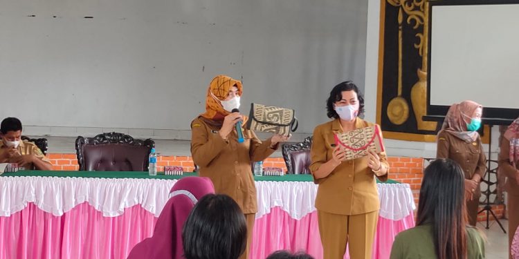 Pelatihan Vokasional Kerajinan Anyaman Rotan Targetkan Pasar Internasional