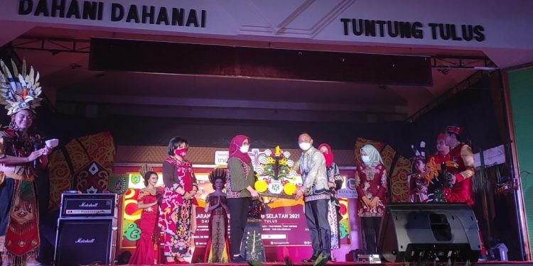 Bupati Buka Pergelaran Seni Budaya Barito Selatan Tahun 2021