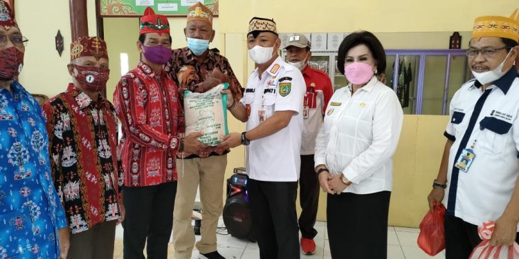 DAD Barito Selatan Salurkan Paket Sembako