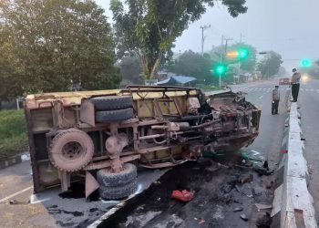 Lagi-lagi, Supir Truk Tabrak Road Barrier Jl Tjilik Riwut