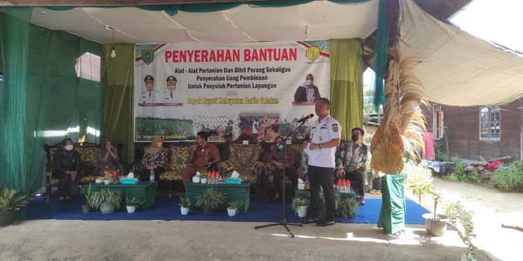 Petani Desa Patas I Dapat Bantuan Alsintan dan Bibit Porang