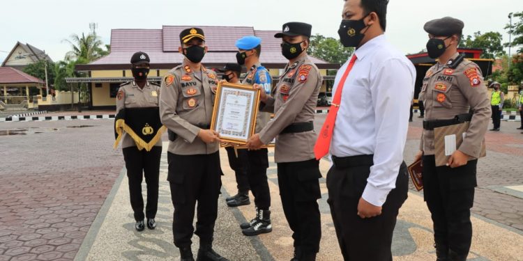 Kapolres Seruyan Pimpin Pemberian Reward Personel Berprestasi