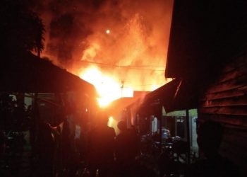 BREAKING NEWS!!! Komplek Puntun Berkobar Diamuk Si Jago Merah