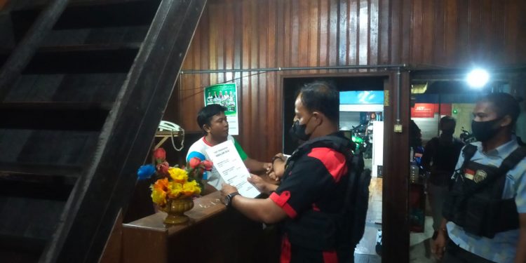 Anggota Satreskrim Polres Seruyan Patroli di Malam Natal 2021