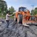 Pihak Terkait Tutup Mata, Kapolres Gunung Mas Turun Langsung Bersihkan Jalan Rusak